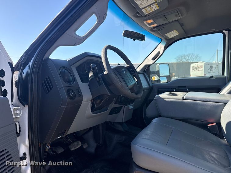 image for item EG2064 2016 Ford F550 Super Duty flatbed truck