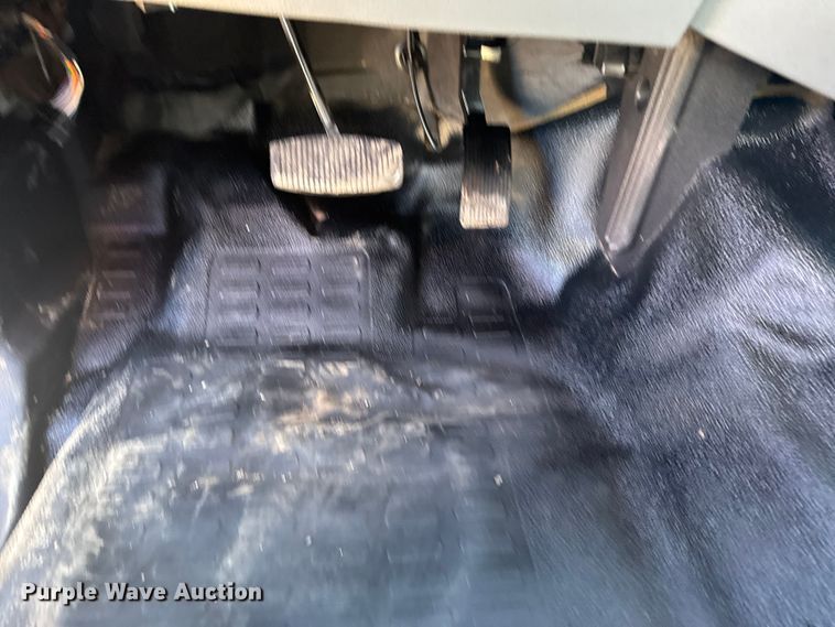 image for item EG2064 2016 Ford F550 Super Duty flatbed truck