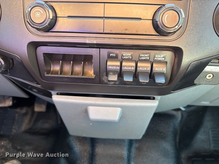 image for item EG2064 2016 Ford F550 Super Duty flatbed truck