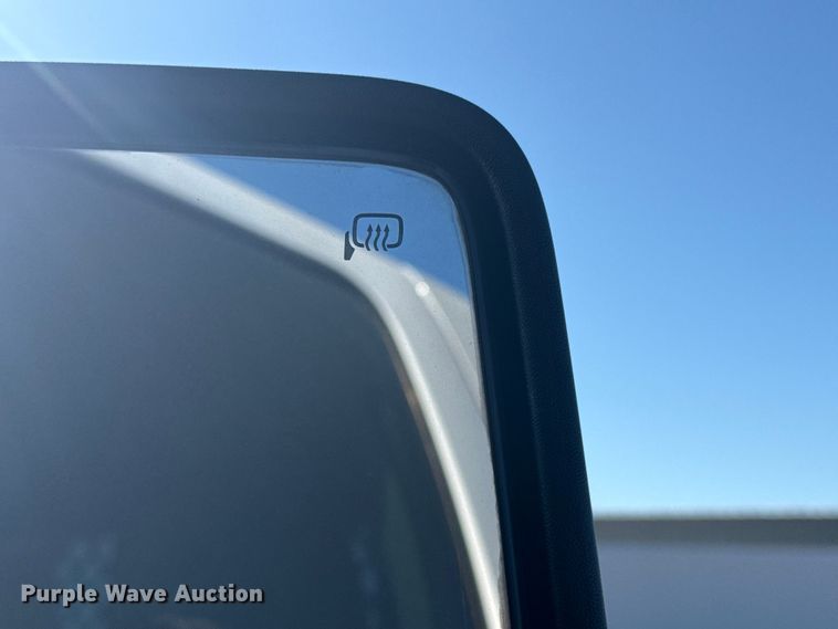 image for item EG2064 2016 Ford F550 Super Duty flatbed truck