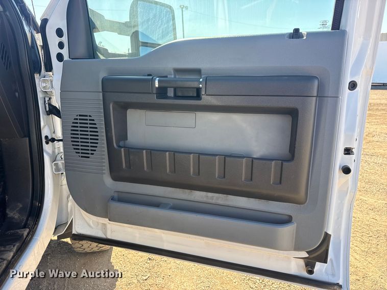 image for item EG2064 2016 Ford F550 Super Duty flatbed truck