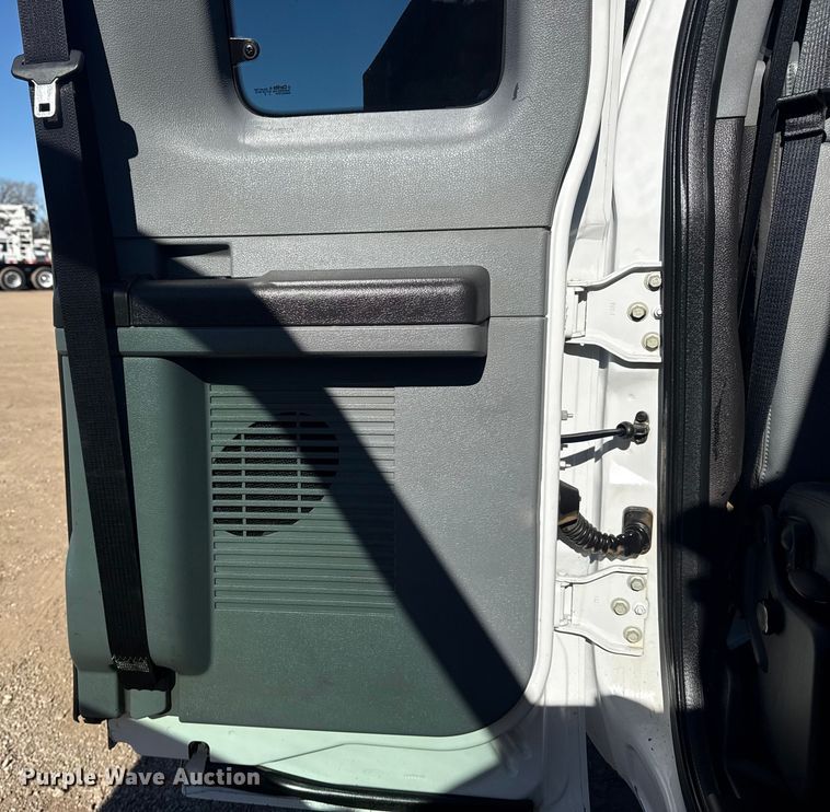 image for item EG2064 2016 Ford F550 Super Duty flatbed truck