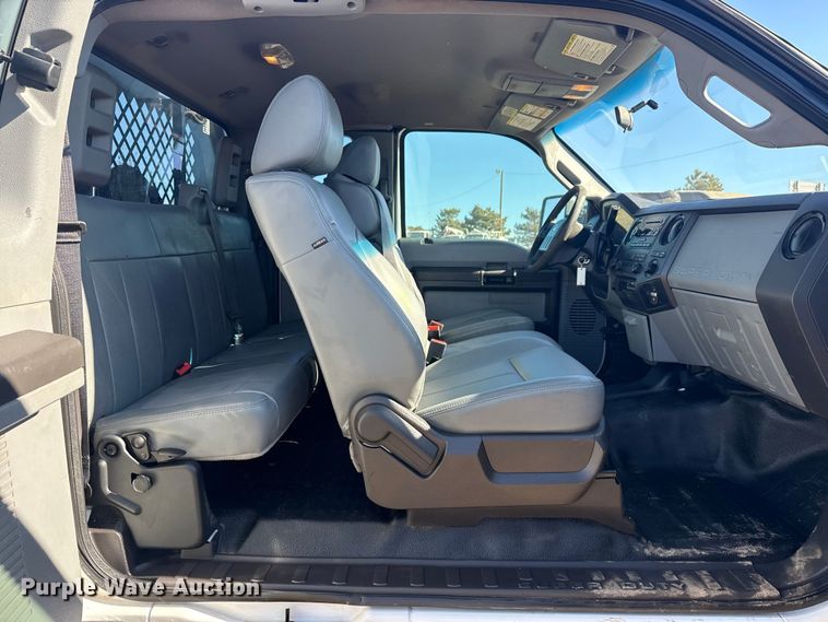 image for item EG2064 2016 Ford F550 Super Duty flatbed truck