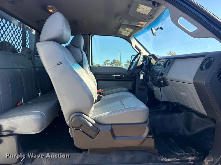 image for item EG2064 2016 Ford F550 Super Duty flatbed truck