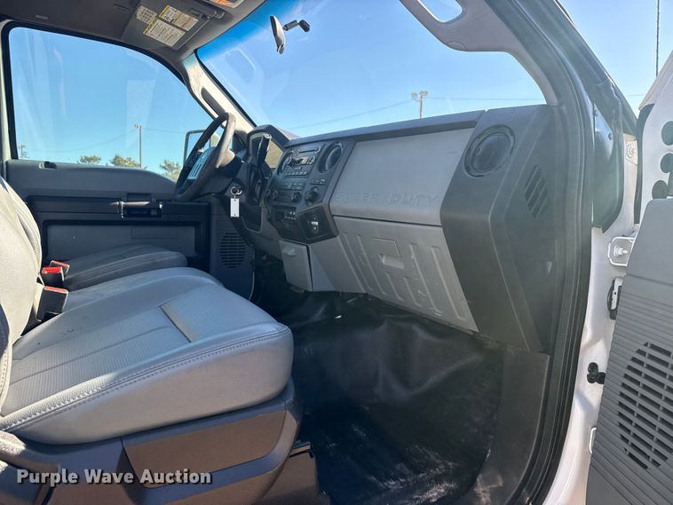 image for item EG2064 2016 Ford F550 Super Duty flatbed truck