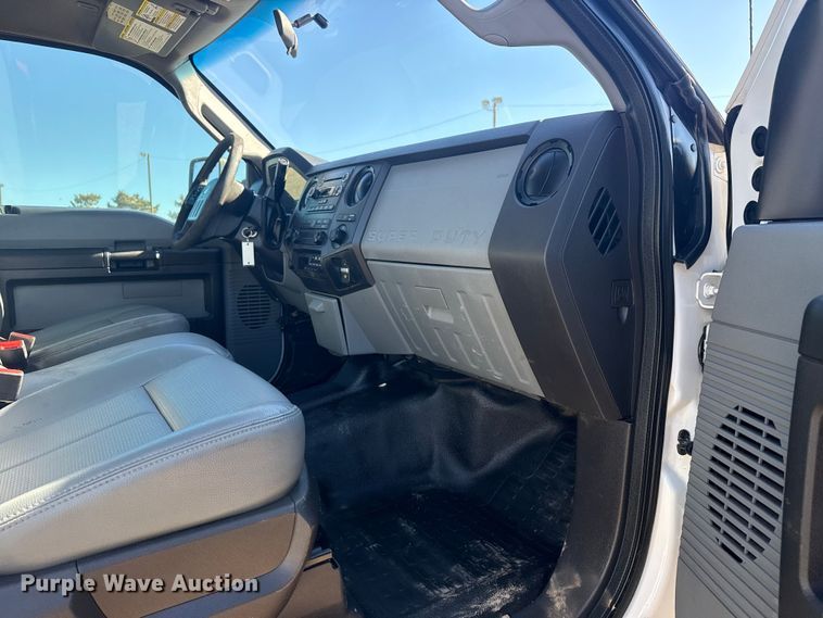 image for item EG2064 2016 Ford F550 Super Duty flatbed truck