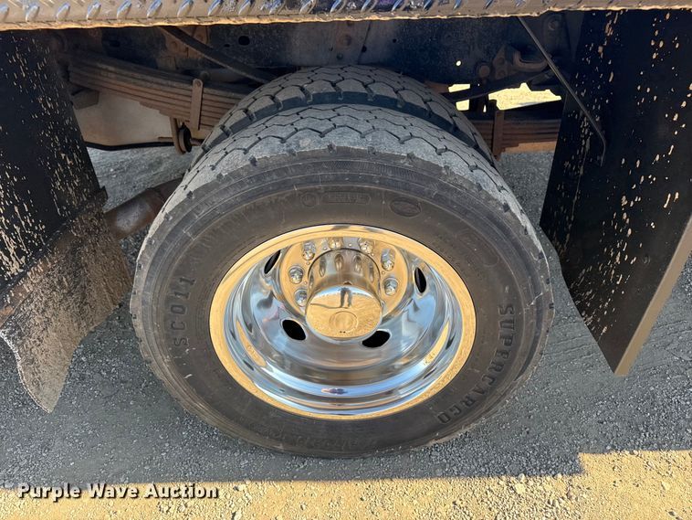 image for item EG2064 2016 Ford F550 Super Duty flatbed truck