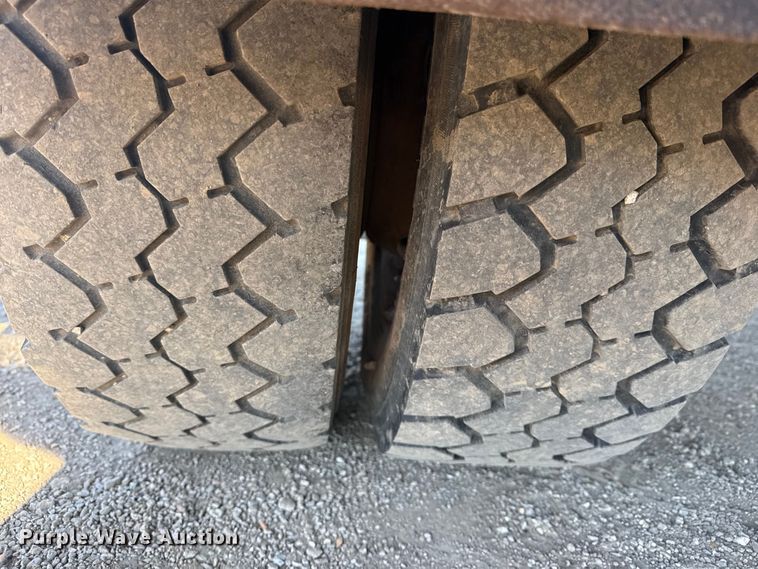 image for item EG2064 2016 Ford F550 Super Duty flatbed truck