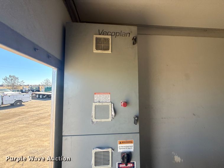 image for item EG2066 2012 Ford F750 Super Duty XL paper shredder truck