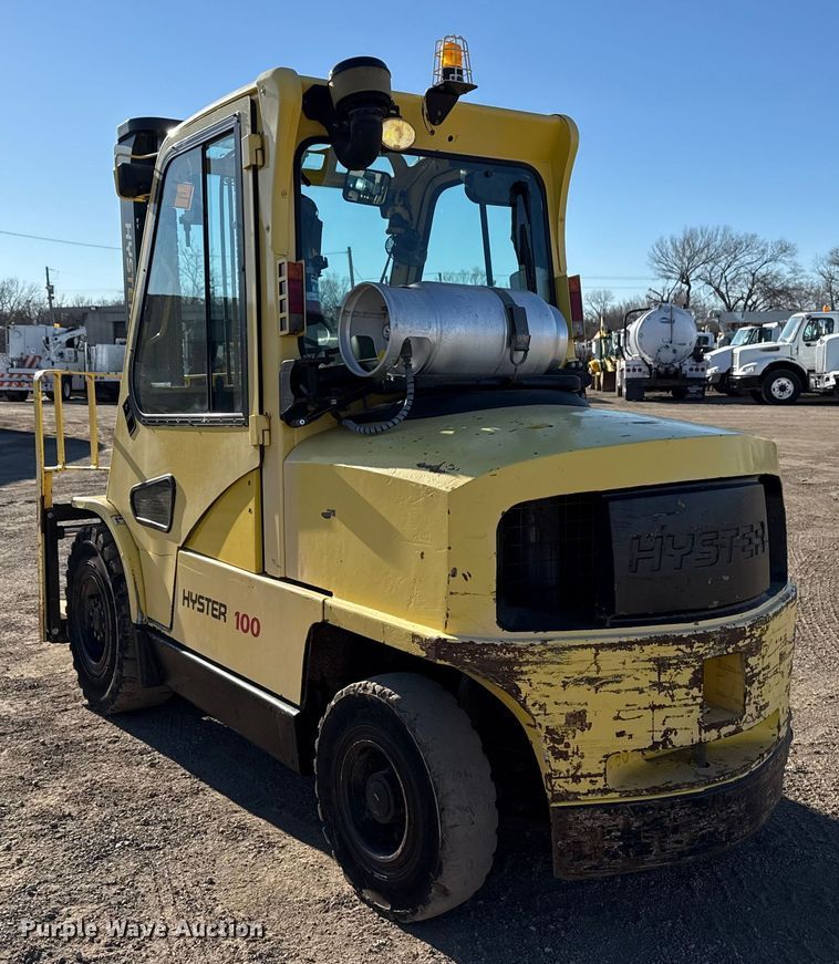 image for item EG2071 2004 Hyster H100XM forklift