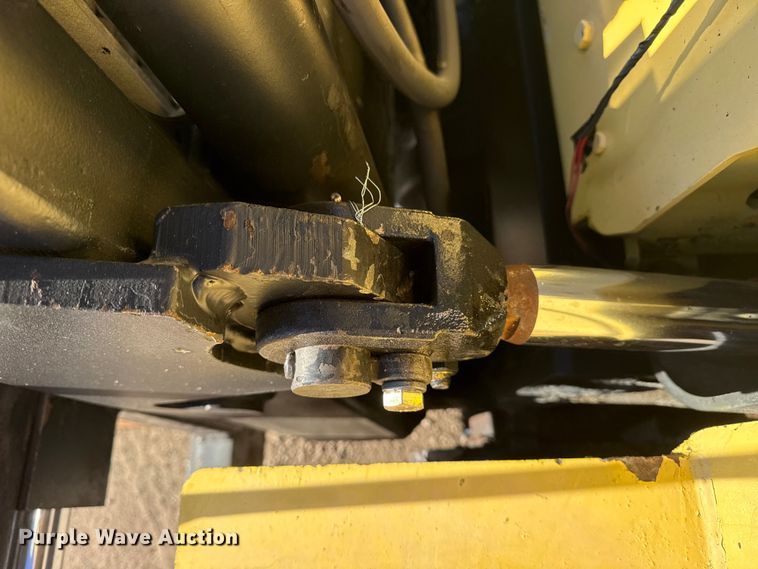 image for item EG2071 2004 Hyster H100XM forklift