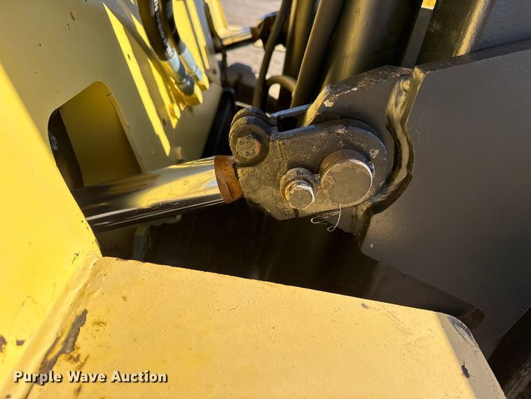 image for item EG2071 2004 Hyster H100XM forklift