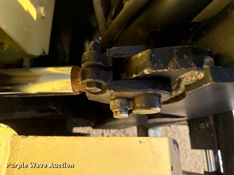 image for item EG2071 2004 Hyster H100XM forklift