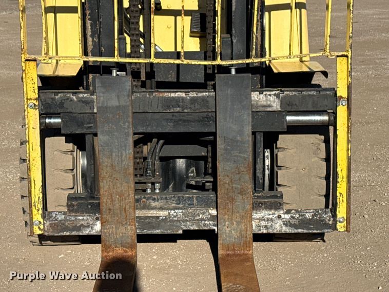 image for item EG2071 2004 Hyster H100XM forklift