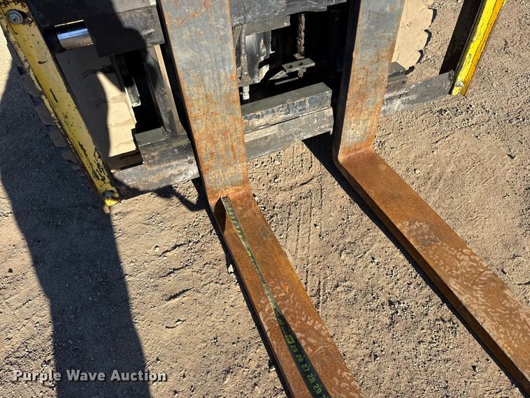 image for item EG2071 2004 Hyster H100XM forklift