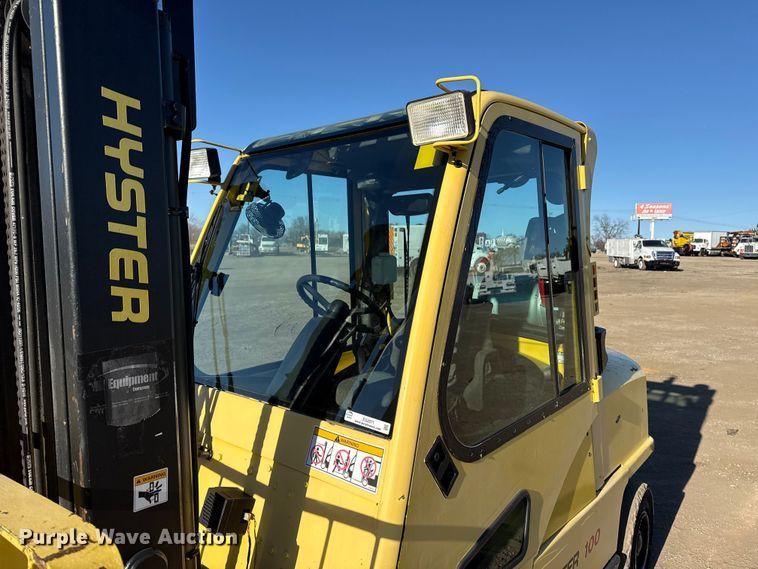image for item EG2071 2004 Hyster H100XM forklift