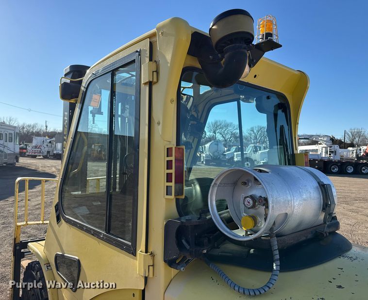 image for item EG2071 2004 Hyster H100XM forklift