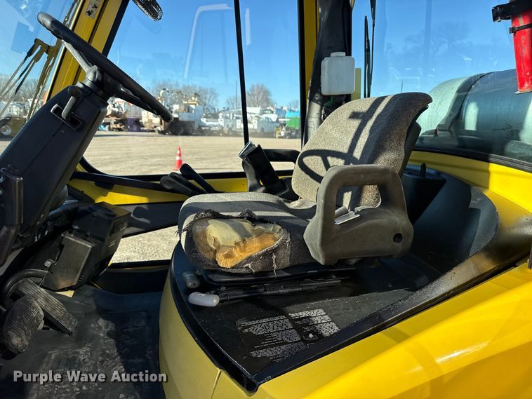 image for item EG2071 2004 Hyster H100XM forklift