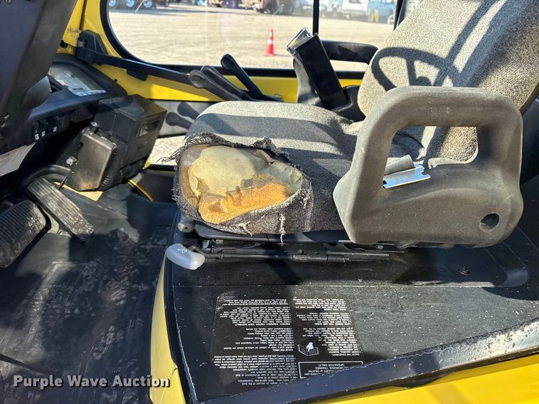 image for item EG2071 2004 Hyster H100XM forklift