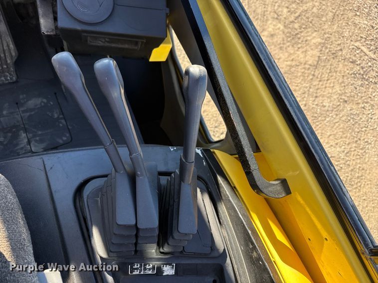 image for item EG2071 2004 Hyster H100XM forklift