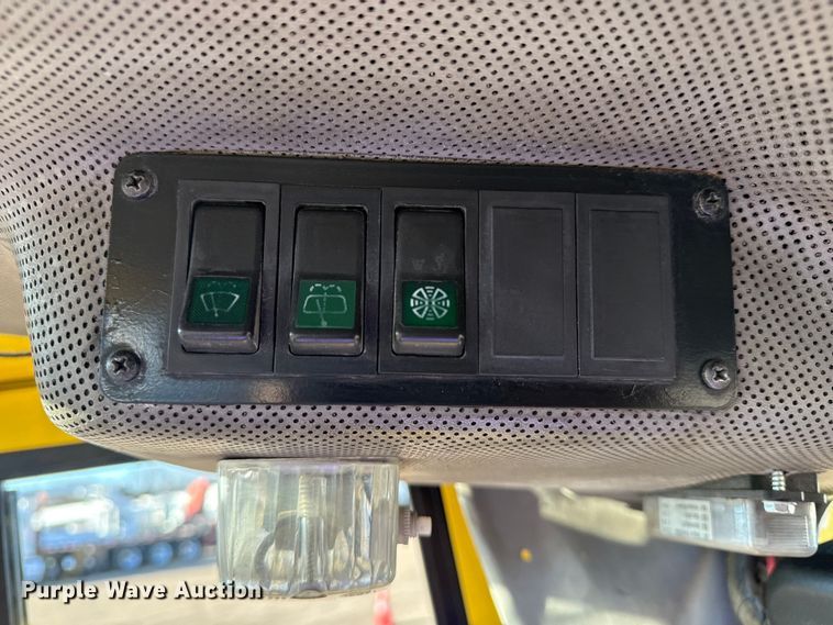 image for item EG2071 2004 Hyster H100XM forklift