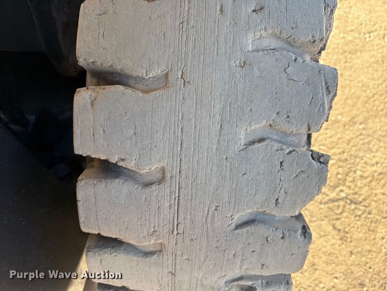 image for item EG2071 2004 Hyster H100XM forklift