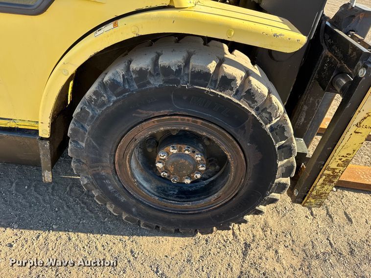 image for item EG2071 2004 Hyster H100XM forklift