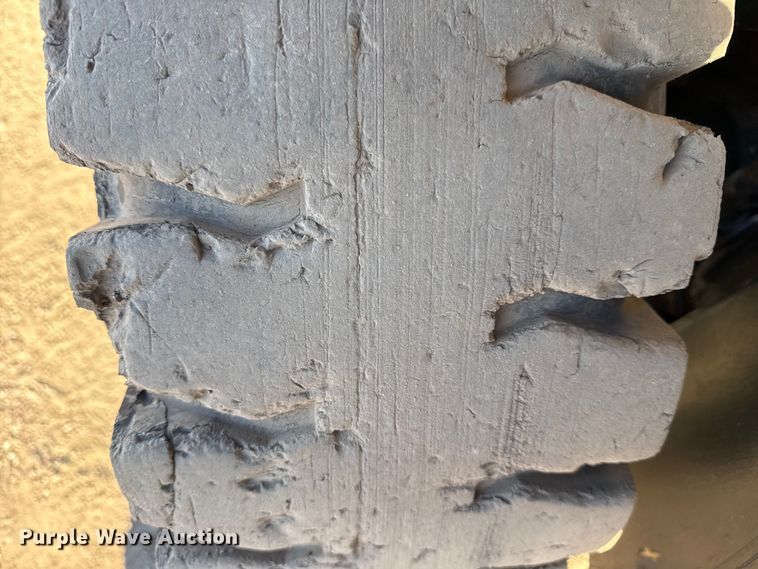 image for item EG2071 2004 Hyster H100XM forklift