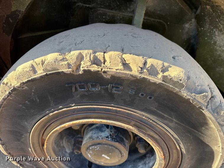 image for item EG2071 2004 Hyster H100XM forklift