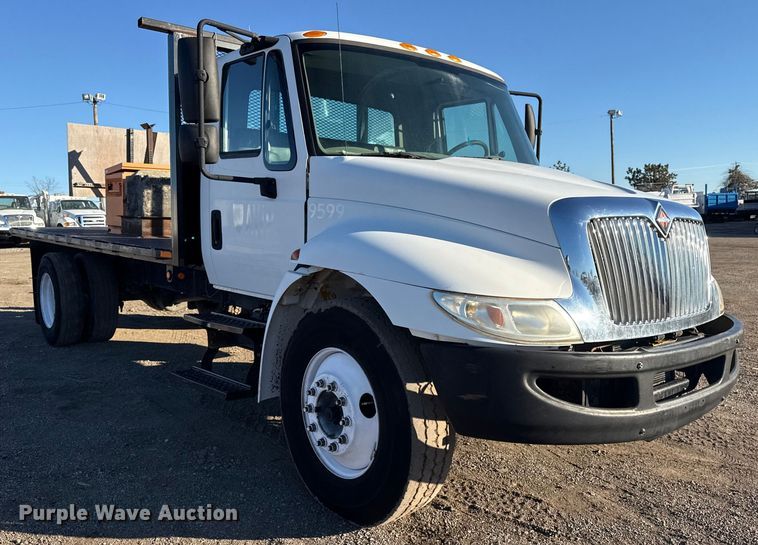 image for item EG2073 2010 International 4300 flatbed truck