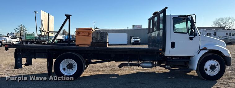 image for item EG2073 2010 International 4300 flatbed truck