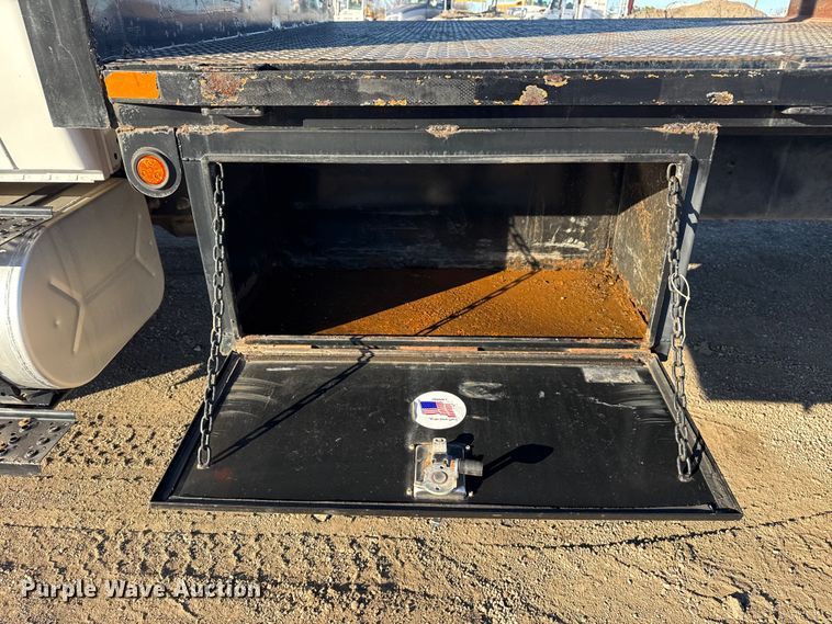 image for item EG2073 2010 International 4300 flatbed truck