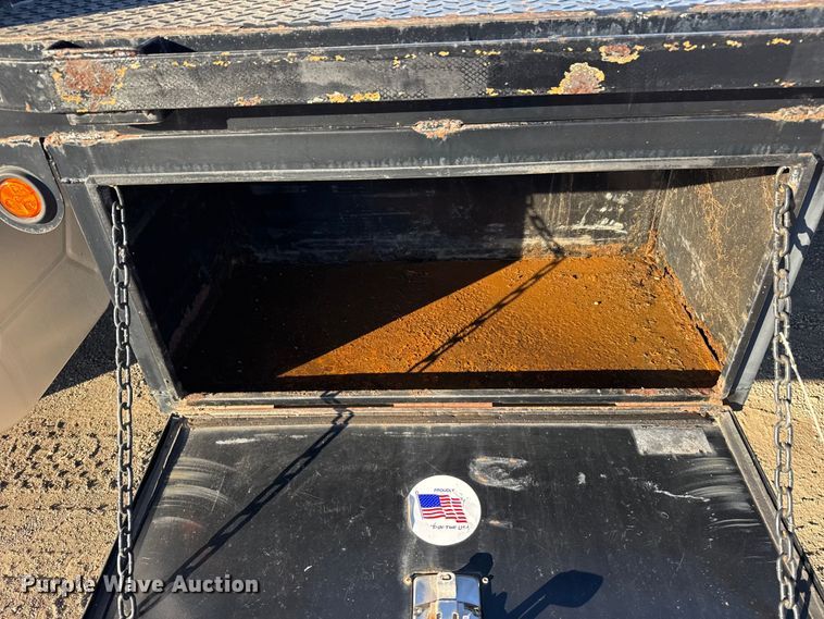 image for item EG2073 2010 International 4300 flatbed truck