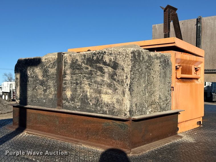 image for item EG2073 2010 International 4300 flatbed truck