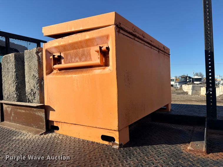 image for item EG2073 2010 International 4300 flatbed truck