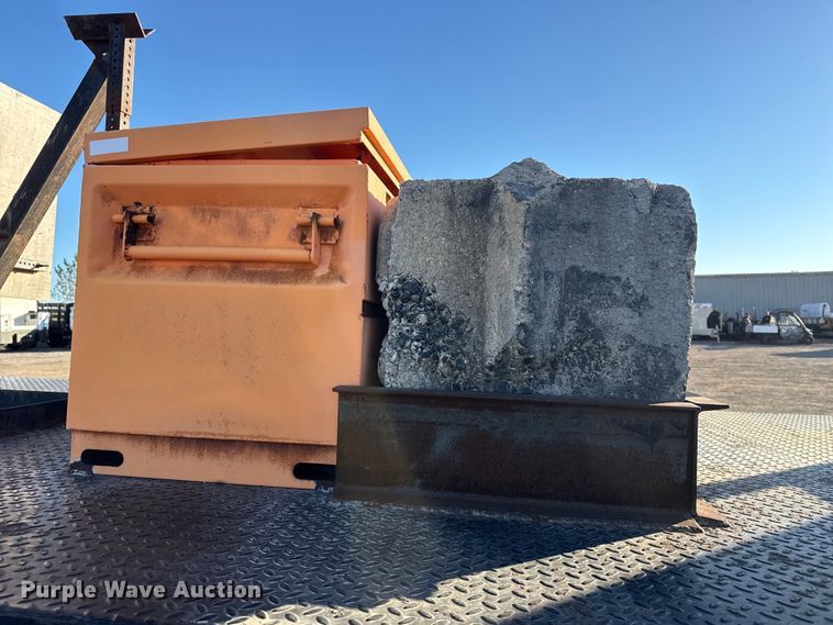 image for item EG2073 2010 International 4300 flatbed truck