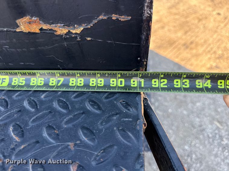 image for item EG2073 2010 International 4300 flatbed truck