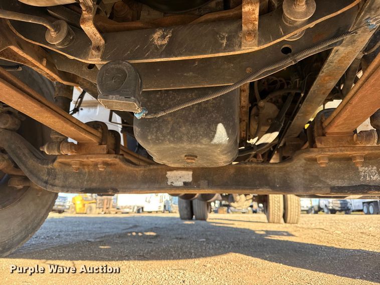 image for item EG2073 2010 International 4300 flatbed truck