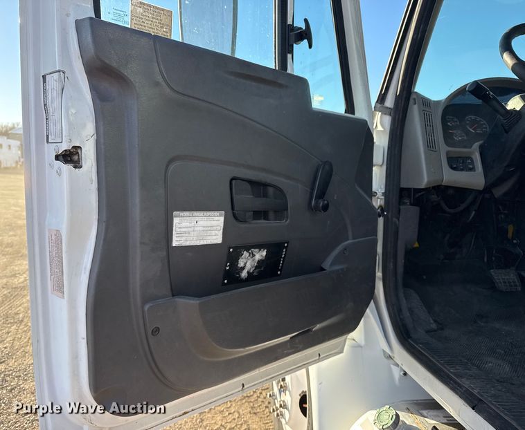 image for item EG2073 2010 International 4300 flatbed truck