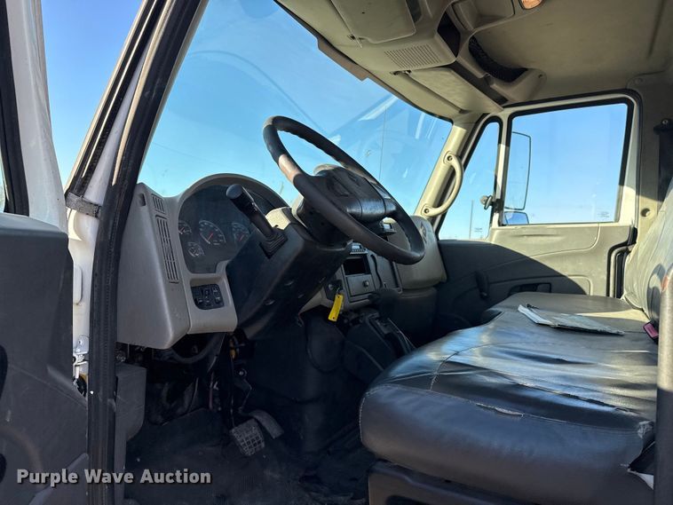 image for item EG2073 2010 International 4300 flatbed truck