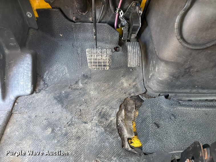 image for item EG2073 2010 International 4300 flatbed truck