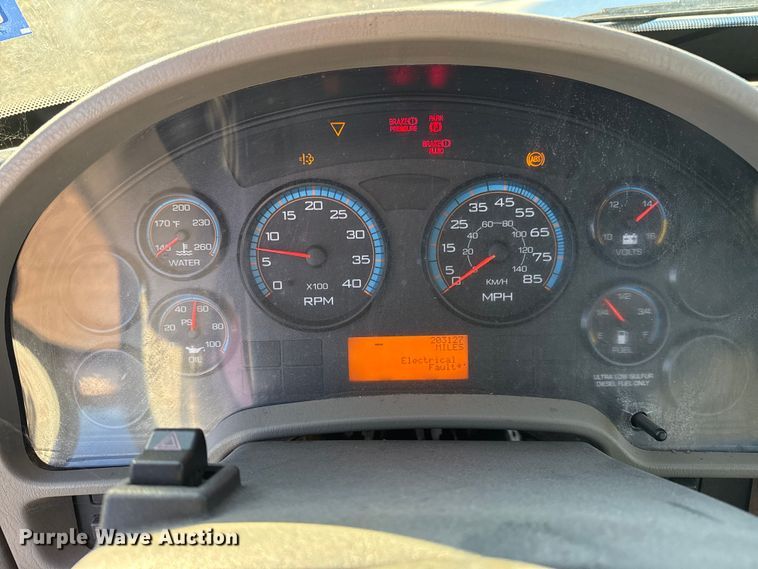 image for item EG2073 2010 International 4300 flatbed truck