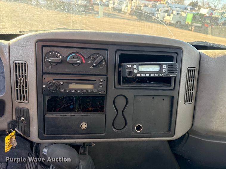 image for item EG2073 2010 International 4300 flatbed truck