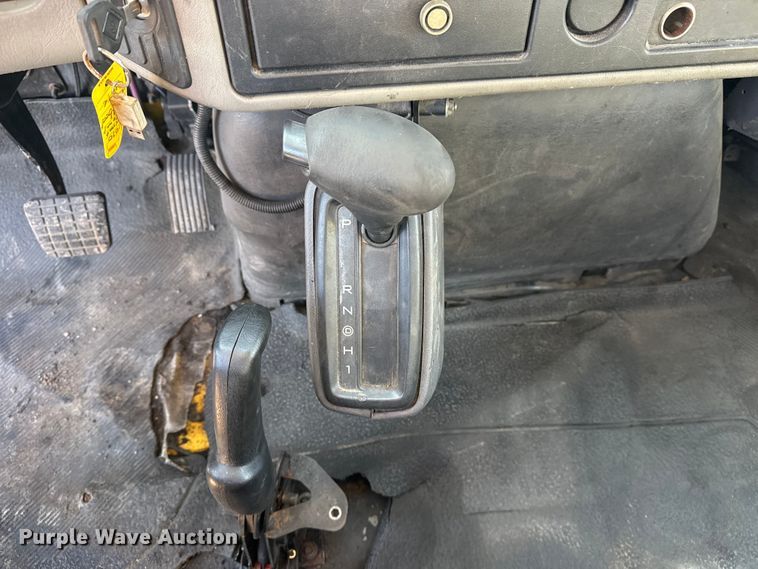 image for item EG2073 2010 International 4300 flatbed truck