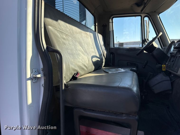 image for item EG2073 2010 International 4300 flatbed truck