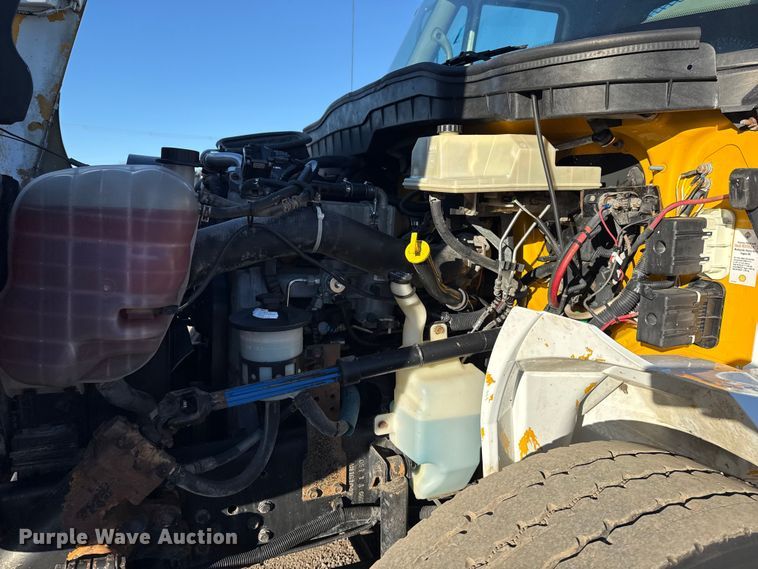 image for item EG2073 2010 International 4300 flatbed truck