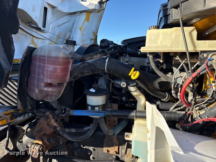 image for item EG2073 2010 International 4300 flatbed truck