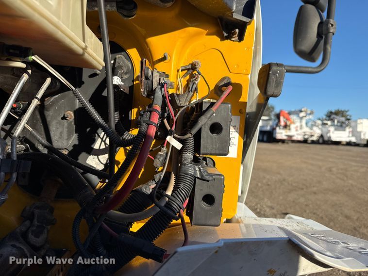 image for item EG2073 2010 International 4300 flatbed truck