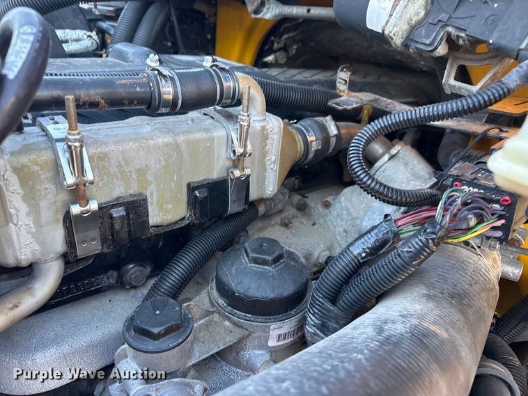 image for item EG2073 2010 International 4300 flatbed truck