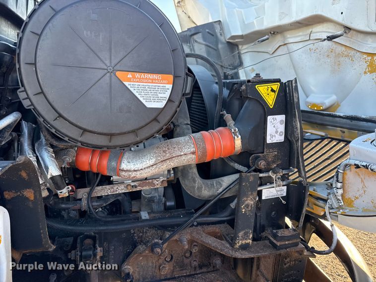 image for item EG2073 2010 International 4300 flatbed truck